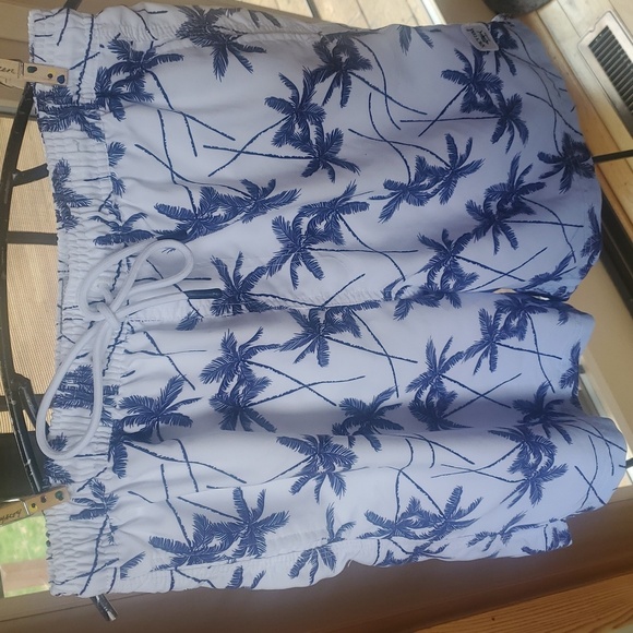 Spicy Tuna Blue and White Palm Tree Swim Hawaiian Sz. M Swim Trunks w Pockets - Picture 9 of 13